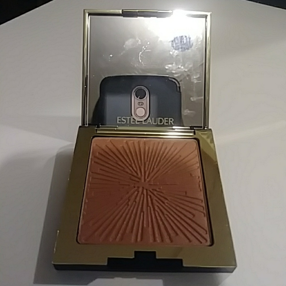 *LIMITED EDITION*  *NEVER USED* Estee Lauder Blush